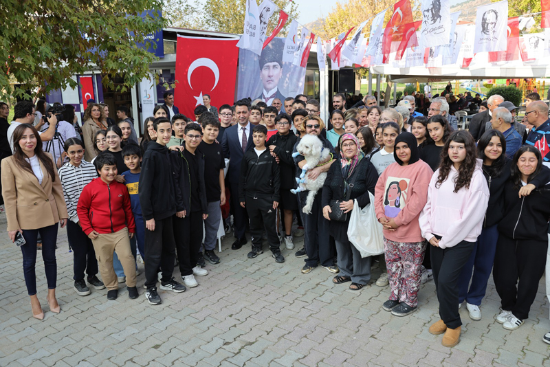 BayraklÄ± Belediyesinden eÄitimde fÄ±rsat eÅitliÄine dijital destek (7)-1765796719908.jpg